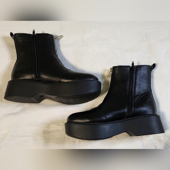 Portland Boot Company Black Lug Sole Ankle Boots for Women, Size 7, EUC - Picture 3 of 6